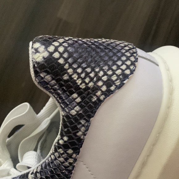 Steve Madden Men’s Frozen 2 Blue Snake Lace up Sneakers - Picture 3 of 3